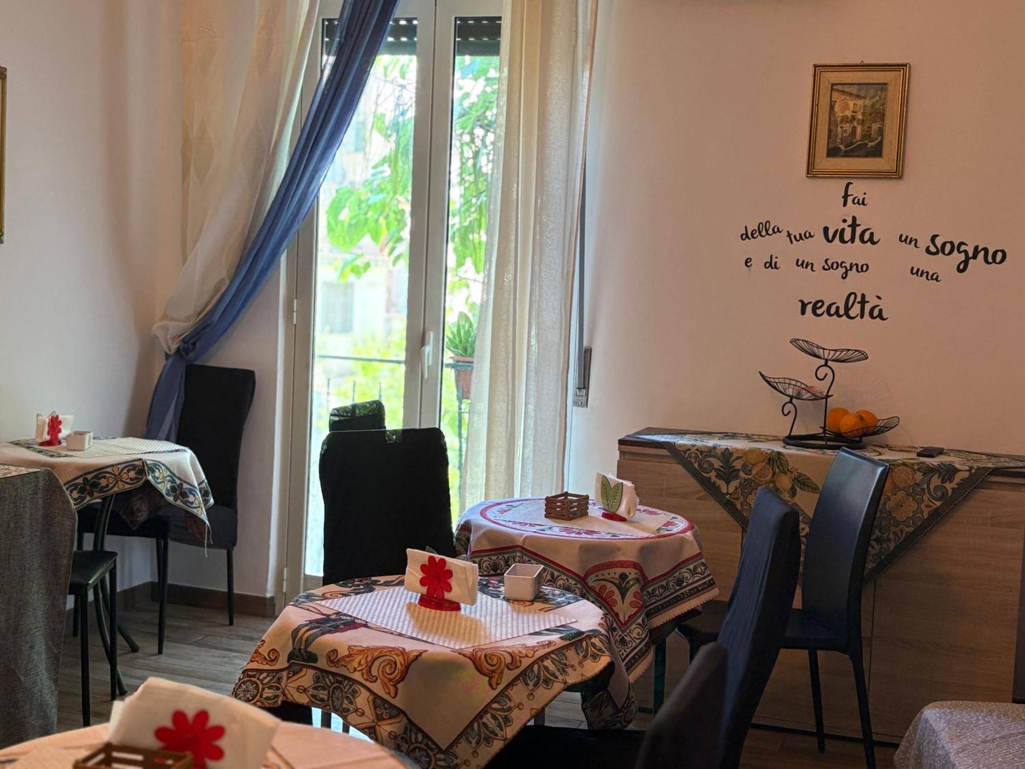 Antonella Couette-café