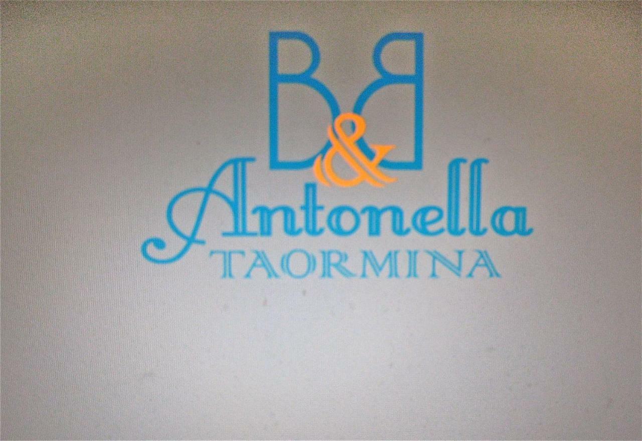 Antonella Couette-café Taormine